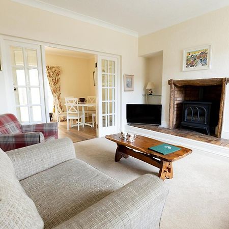 Fir Tree Cottage: Cosy Seaside Retreat with Snowdonia Access Rhos-on-Sea Exterior photo