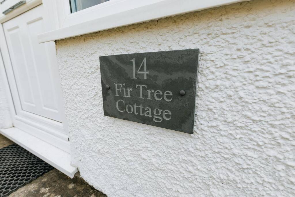 Fir Tree Cottage: Cosy Seaside Retreat with Snowdonia Access Rhos-on-Sea Exterior photo