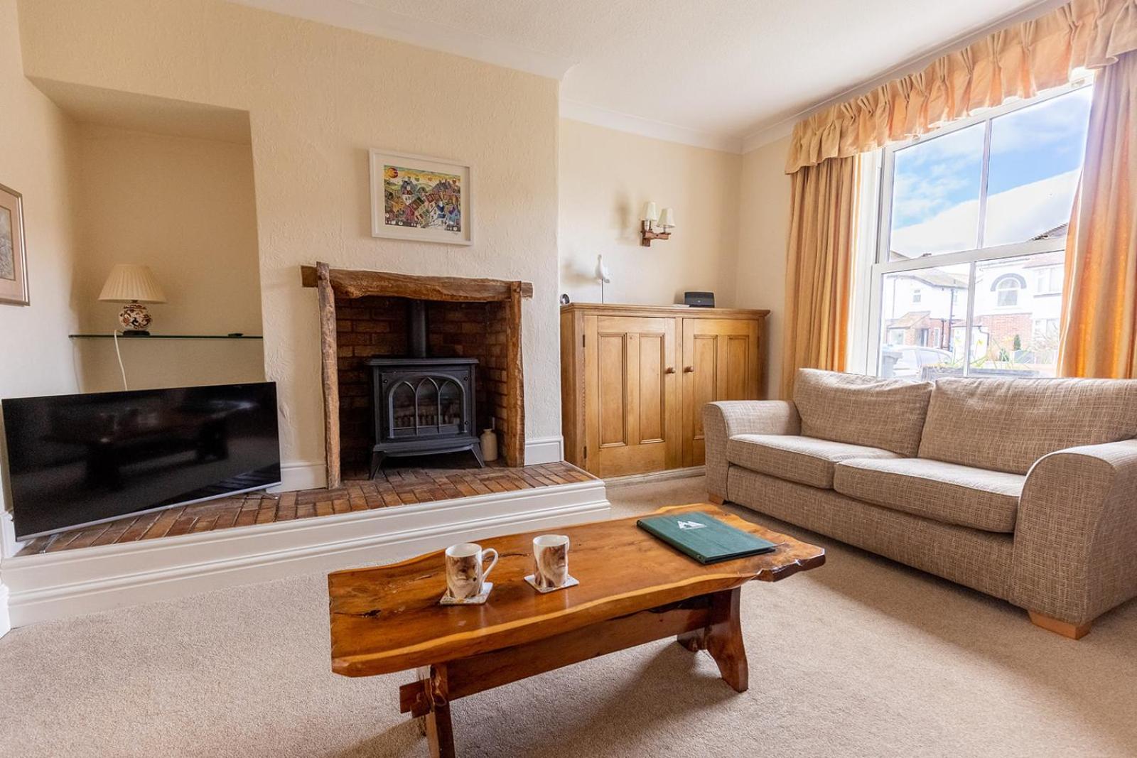 Fir Tree Cottage: Cosy Seaside Retreat with Snowdonia Access Rhos-on-Sea Exterior photo