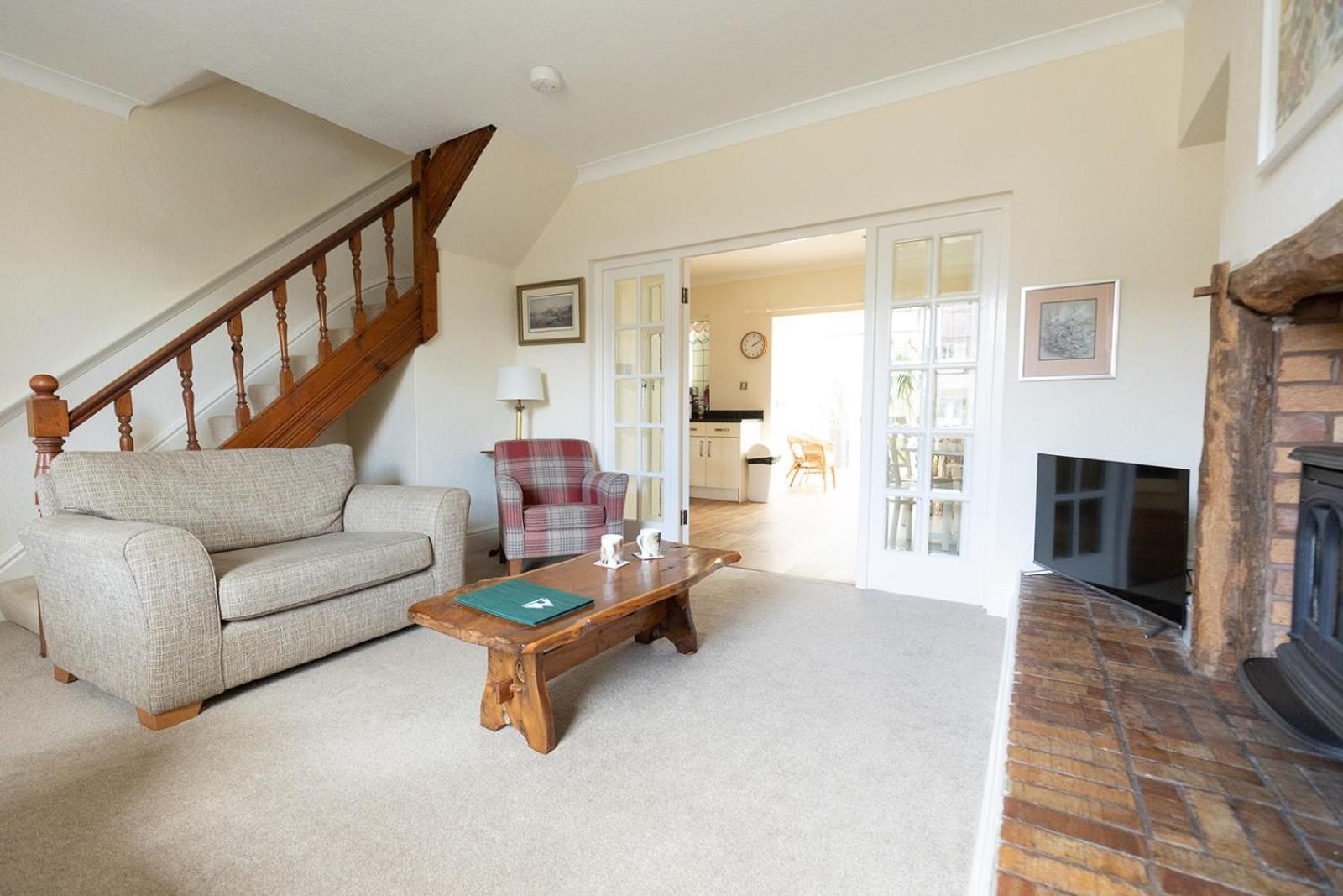 Fir Tree Cottage: Cosy Seaside Retreat with Snowdonia Access Rhos-on-Sea Exterior photo