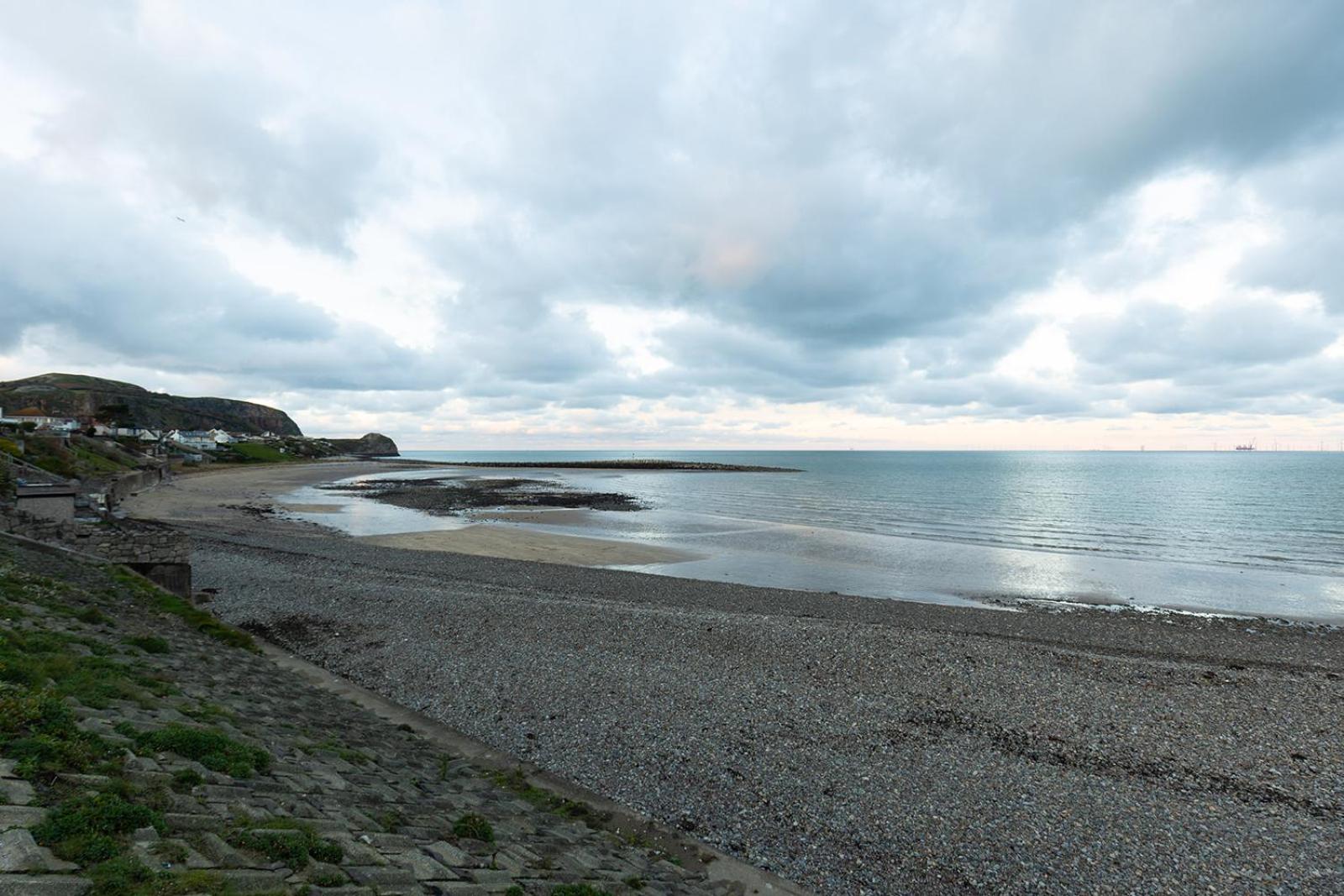 Fir Tree Cottage: Cosy Seaside Retreat with Snowdonia Access Rhos-on-Sea Exterior photo